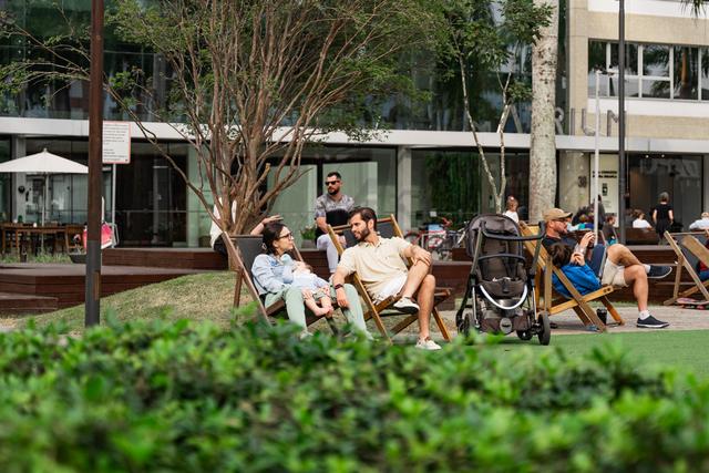 Comprar, passear e viver: o papel do Passeio na vida da Pedra Branca Comprar, passear e viver: o papel do Passeio na vida da Pedra Branca